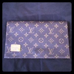 Vintage LV clutch